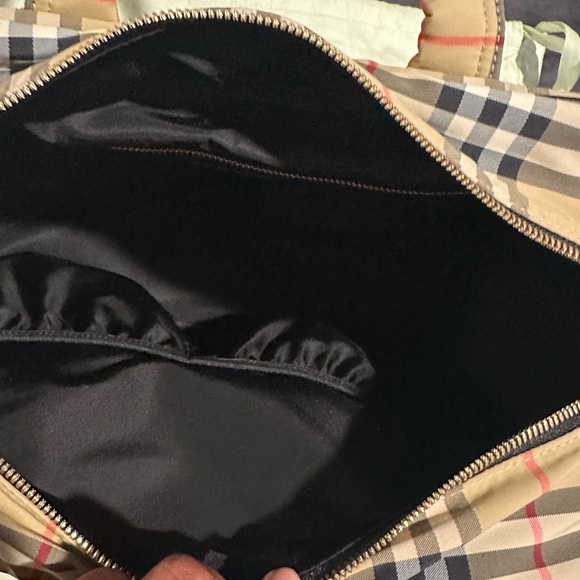 Burberry Black and Red Baby Bag with Signature Style - Picture 10 of 11